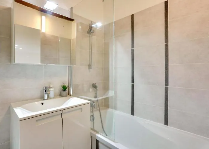 Neuf Quartier Emily In *